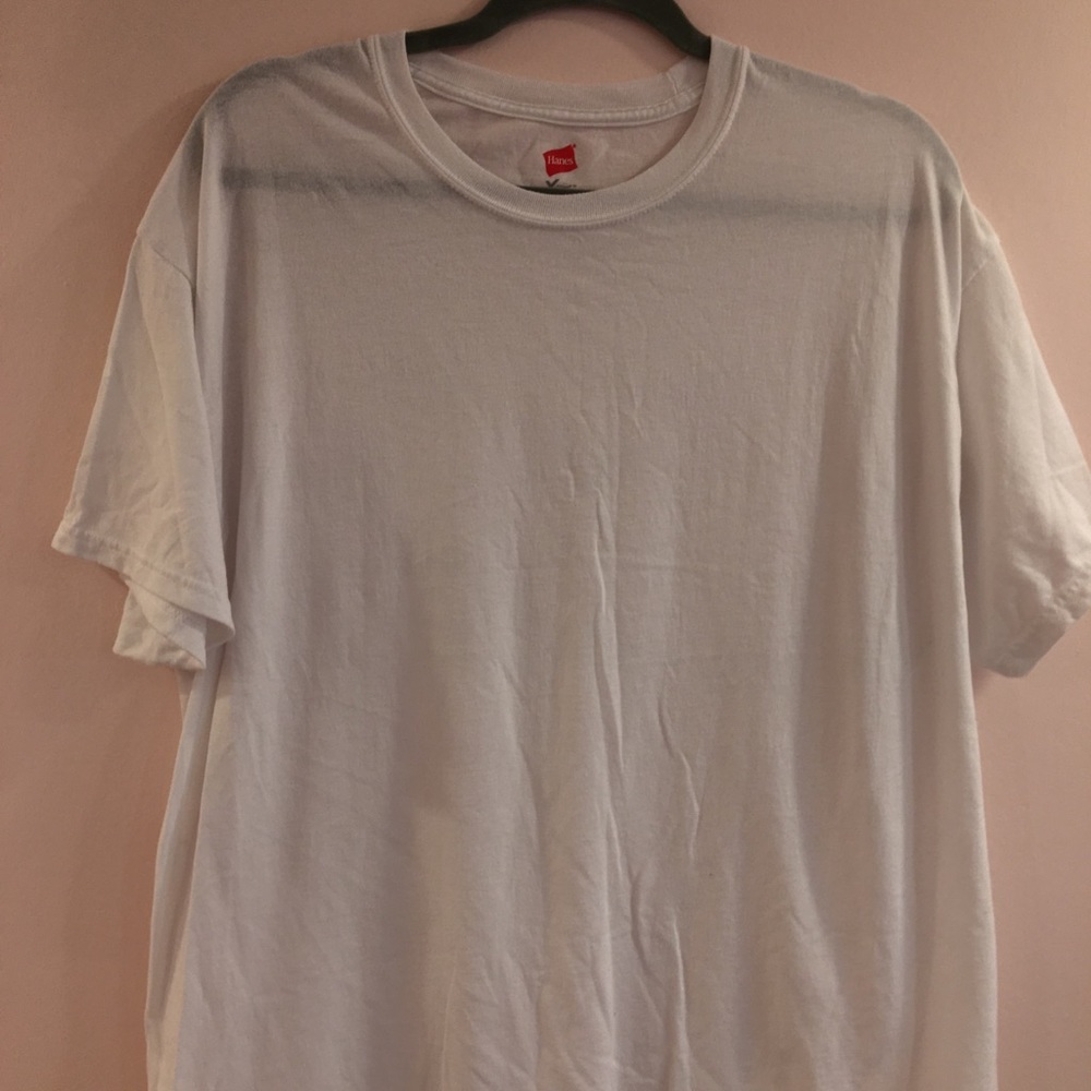 white hanes t-shirt